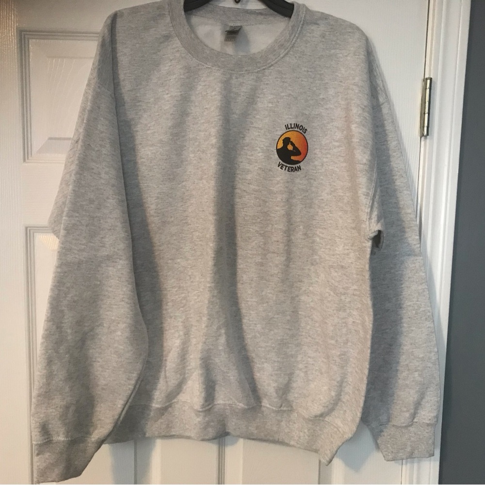 Size Large Grey Illinois Veteran Sweatshirt